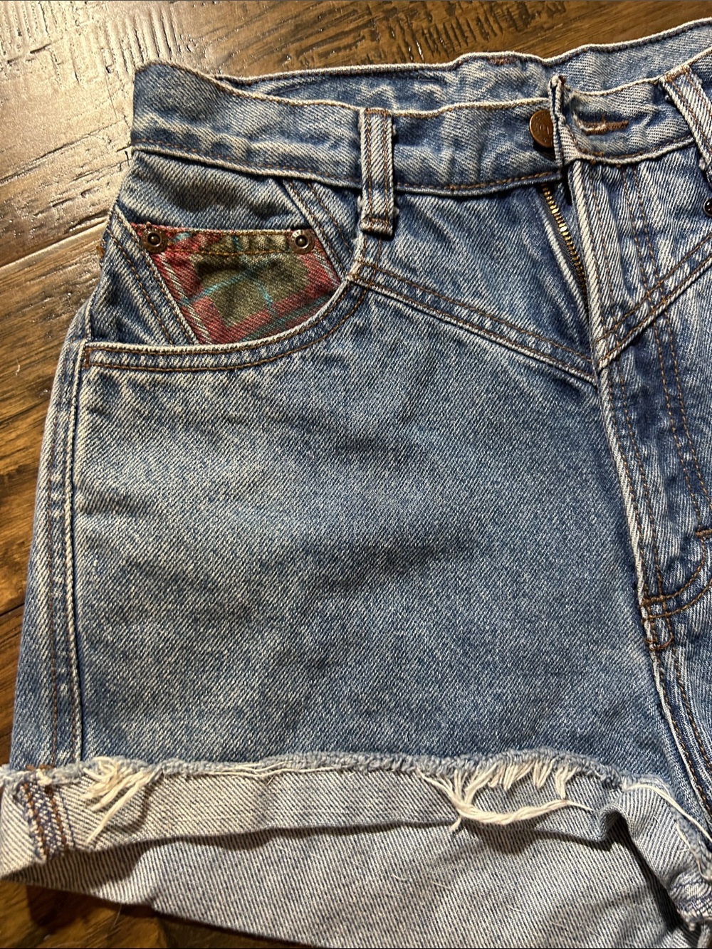 ROCKIES Light Blue High-Waist Studded Cuffed Denim Shorts - Picture 3 of 9